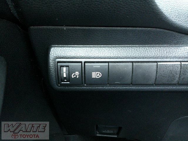 Used 2020 Toyota Corolla LE image 17