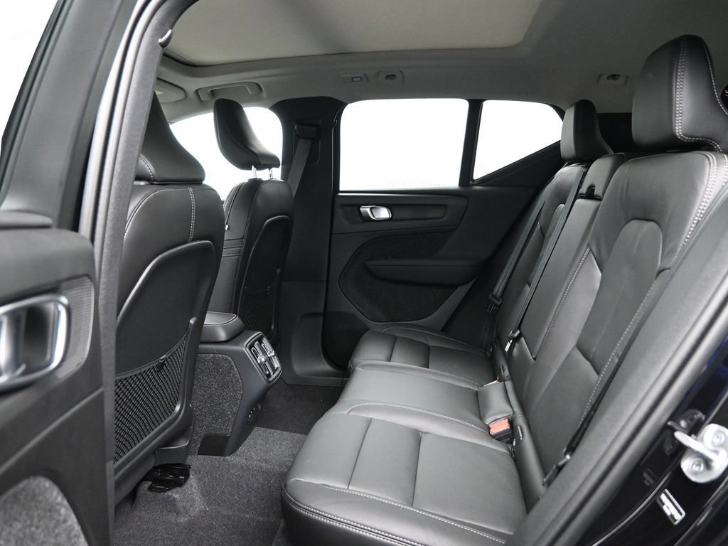 Used 2025 Volvo XC40 B5 Ultra w/ Climate Package AWD/4WD image 30