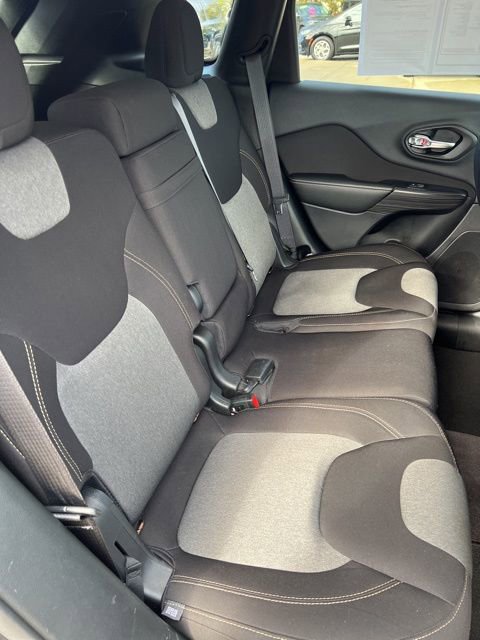 Certified 2016 Jeep Cherokee Sport image 14