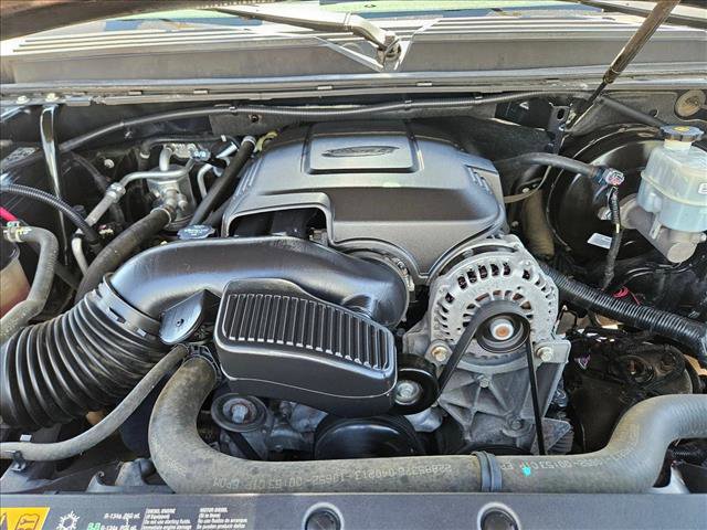 Used 2013 Chevrolet Suburban LT w/ Luxury Package AWD/4WD image 22