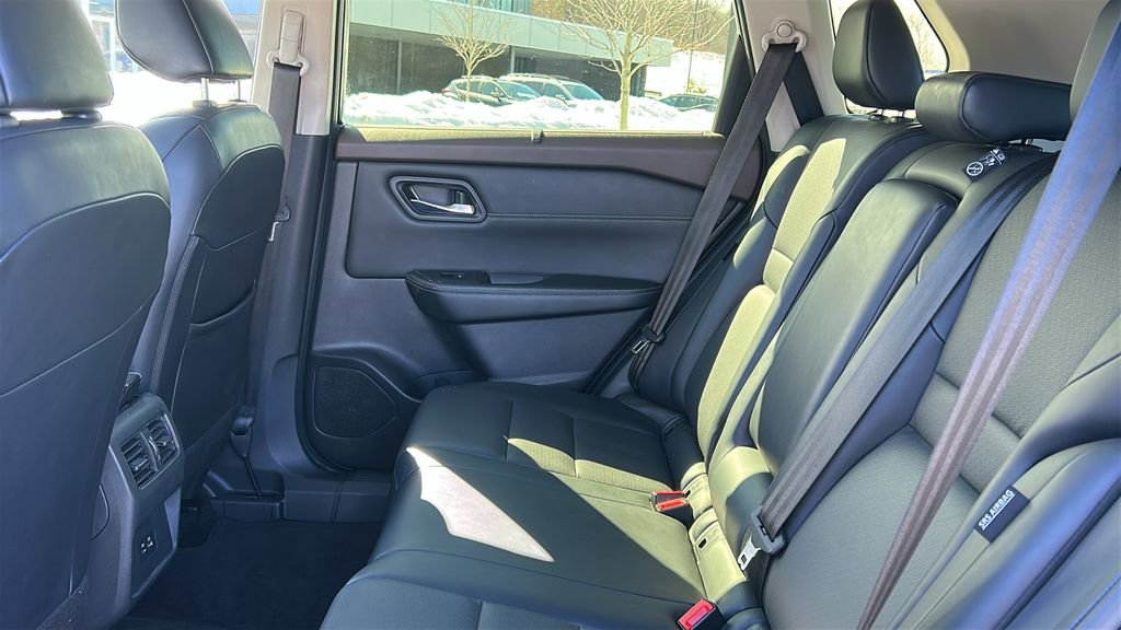 Used 2023 Nissan Rogue SV w/ SV Premium B Package image 23