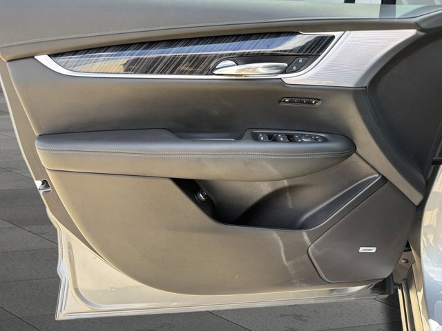 Used 2025 Cadillac XT6 Premium Luxury FWD image 12