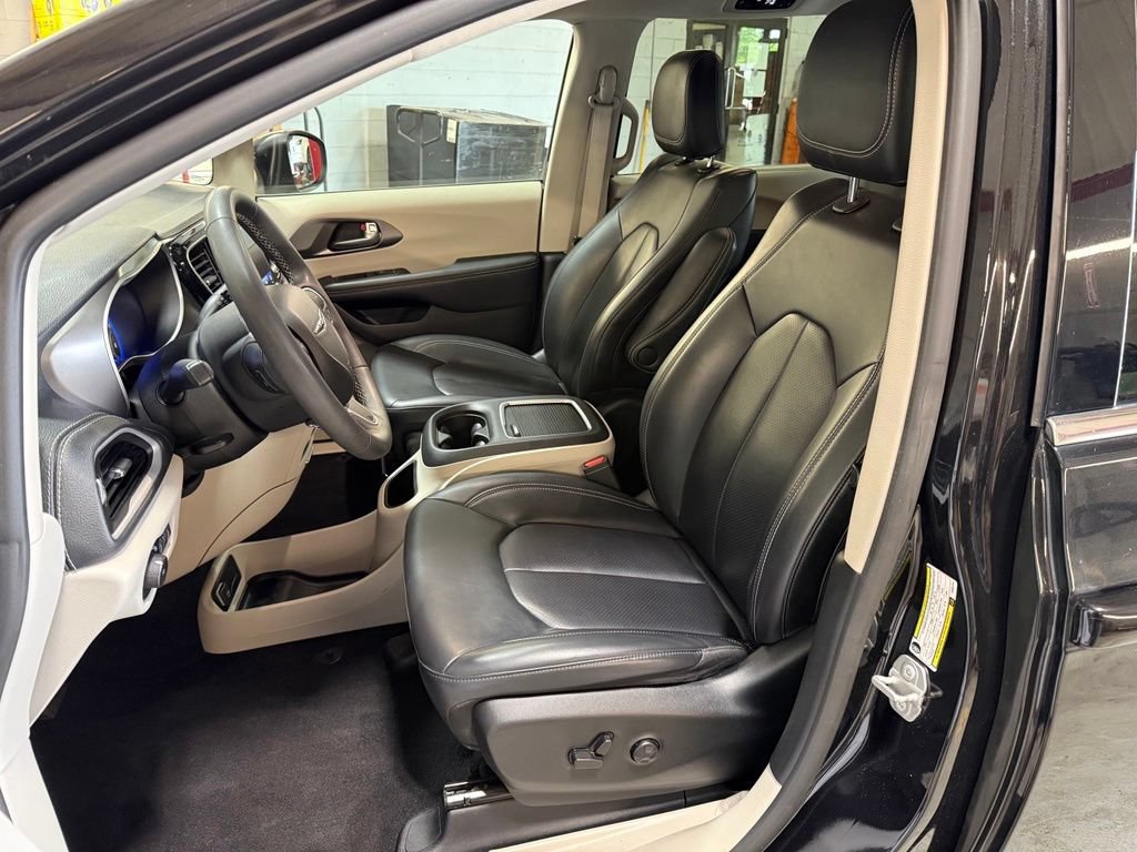 Used 2023 Chrysler Pacifica Touring-L AWD/4WD image 20