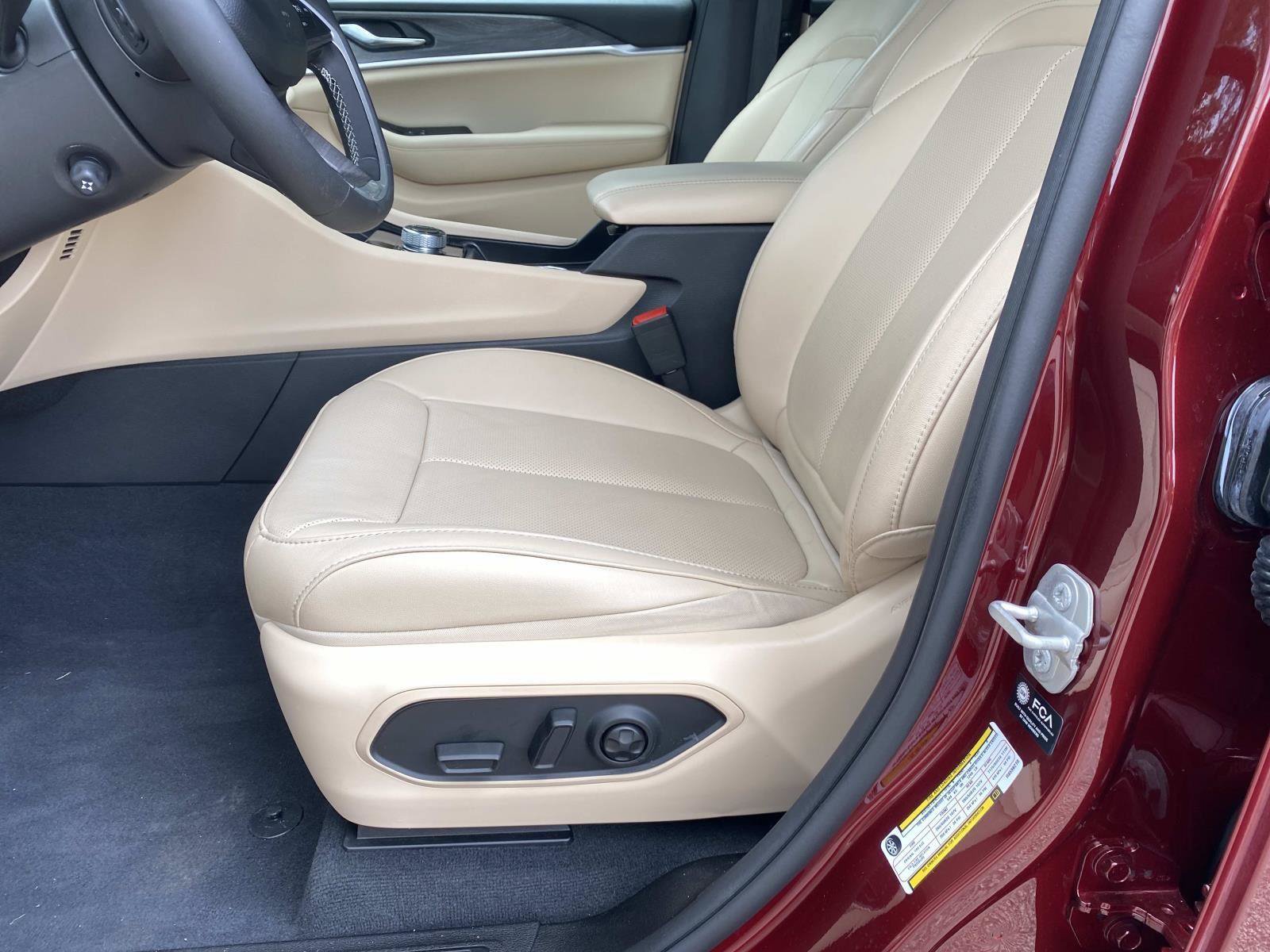 Used 2024 Jeep Grand Cherokee L Limited w/ Luxury Tech Group II RWD image 25