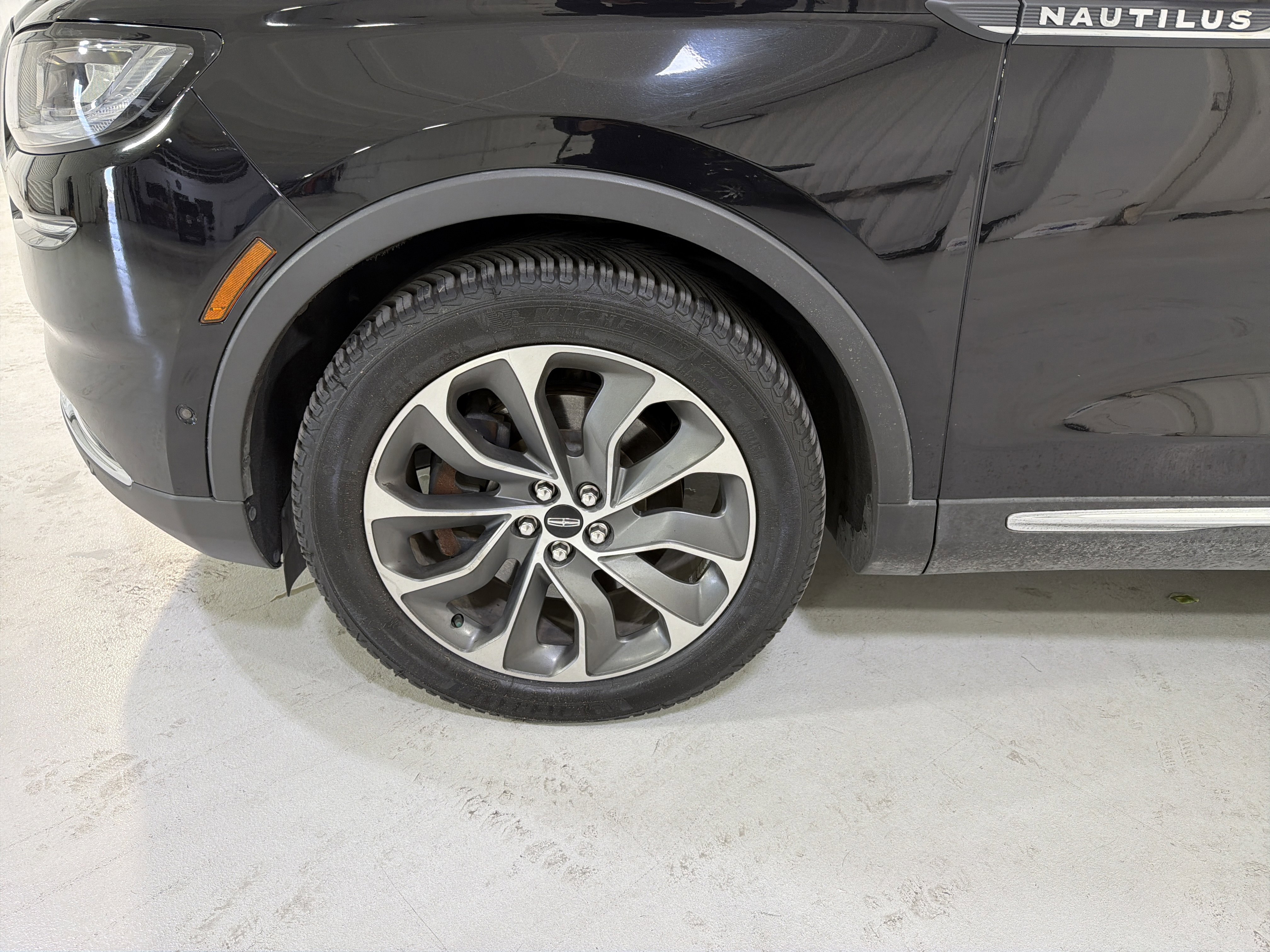 Used 2022 Lincoln Nautilus Reserve image 9