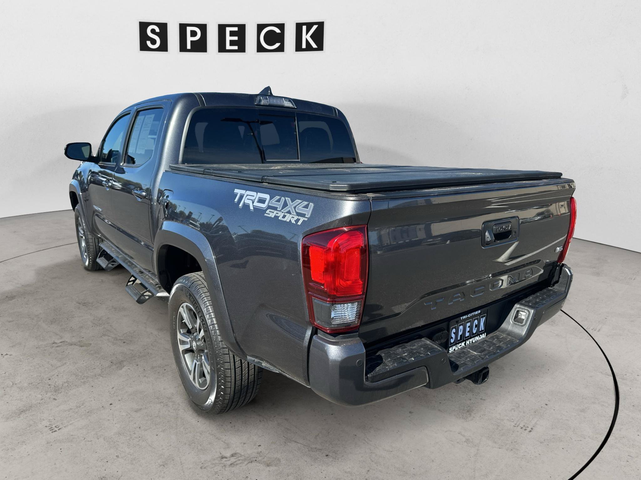Used 2019 Toyota Tacoma TRD Sport AWD/4WD image 3