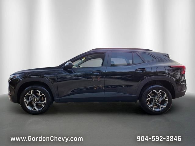 Certified 2025 Chevrolet Trax LT w/ LT Convenience Package FWD image 2