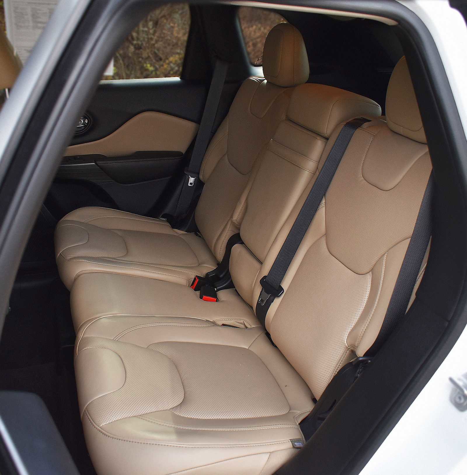 Used 2016 Jeep Cherokee Limited w/ Luxury Group image 12