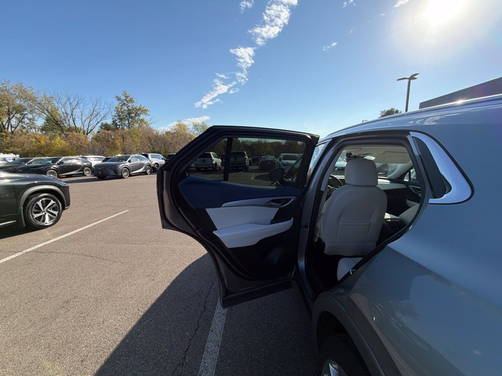 Used 2024 Buick Envision Avenir AWD/4WD image 27