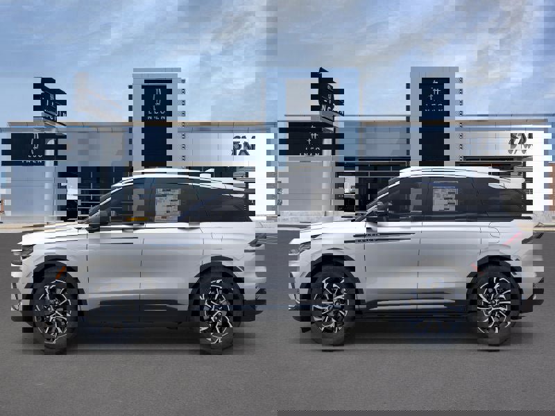 New 2026 Lincoln Nautilus Premier image 3