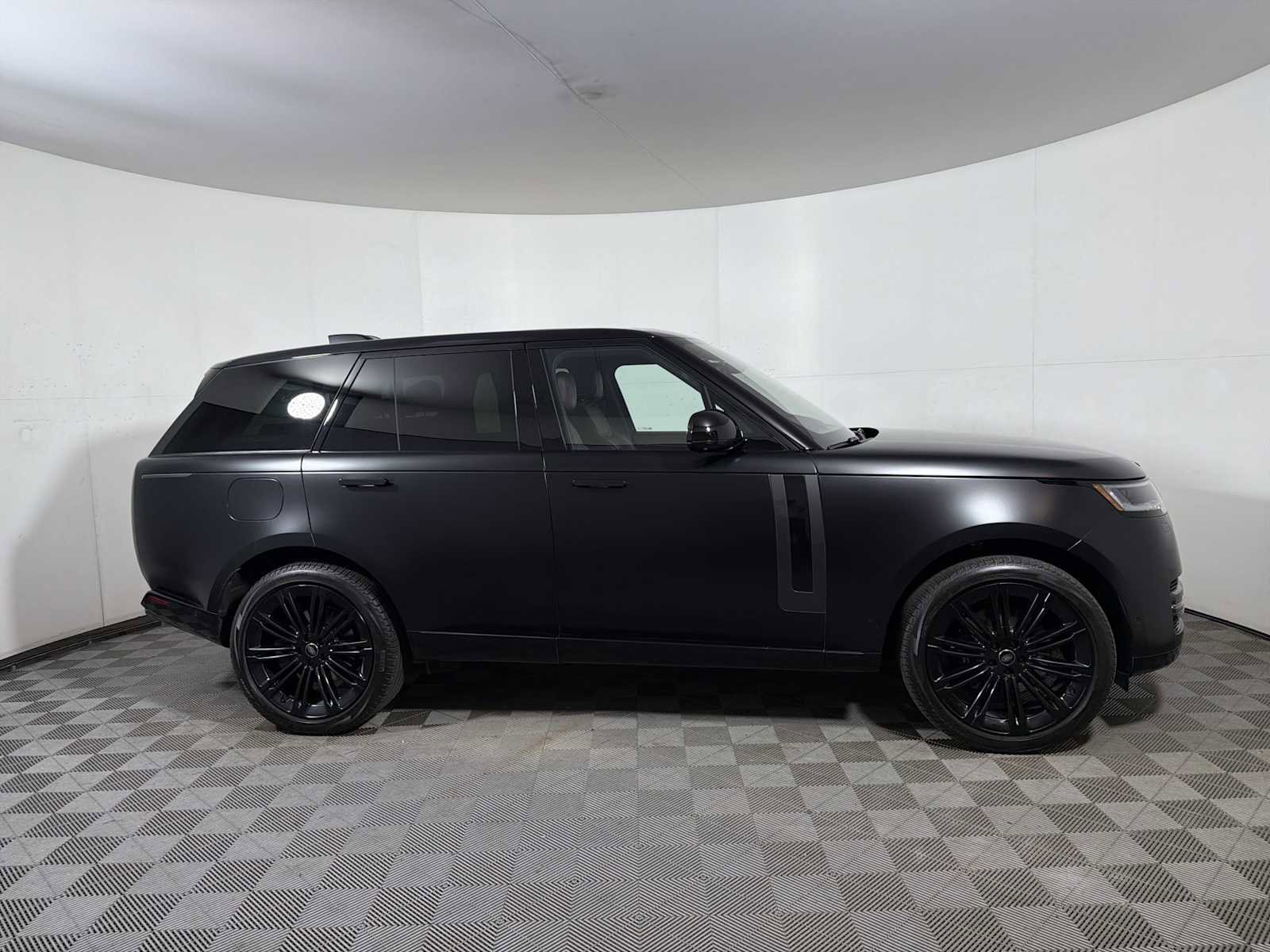 Used 2023 Land Rover Range Rover SE image 7
