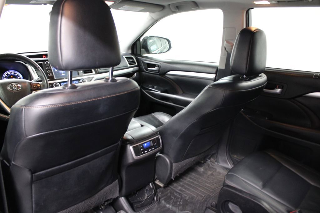 Used 2017 Toyota Highlander XLE image 25