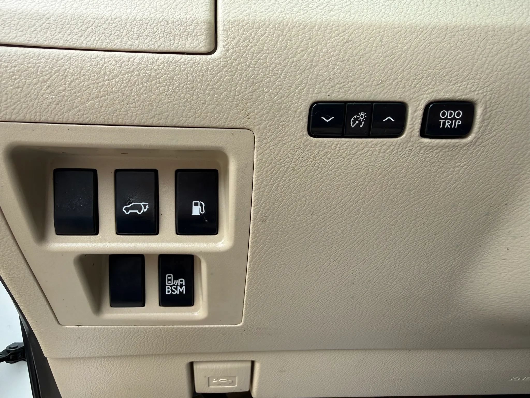 Used 2013 Lexus RX 450h AWD w/ Navigation Pkg image 26