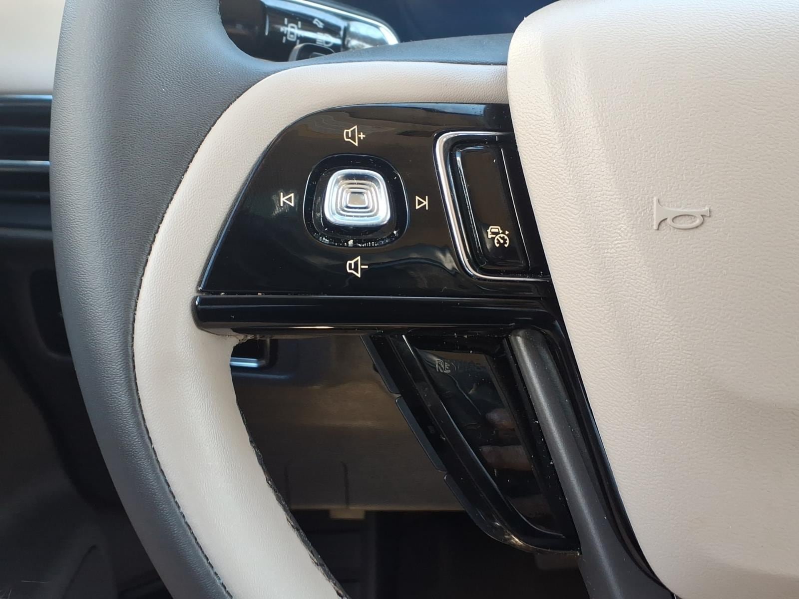 Certified 2024 Lincoln Corsair AWD image 15