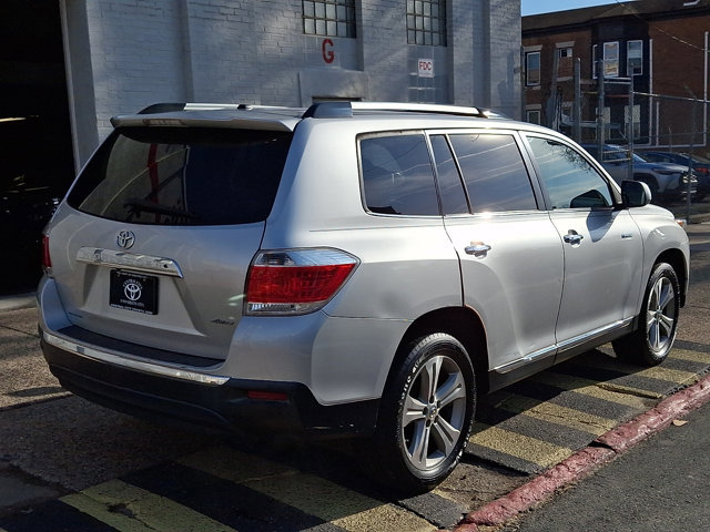 Used 2012 Toyota Highlander Limited w/ Tow Pkg image 6