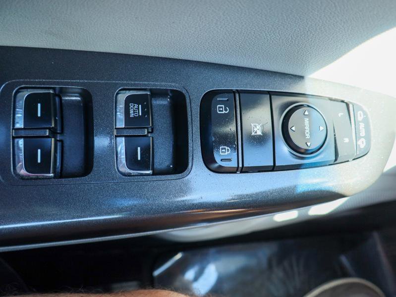 Used 2020 Kia Sportage S image 21