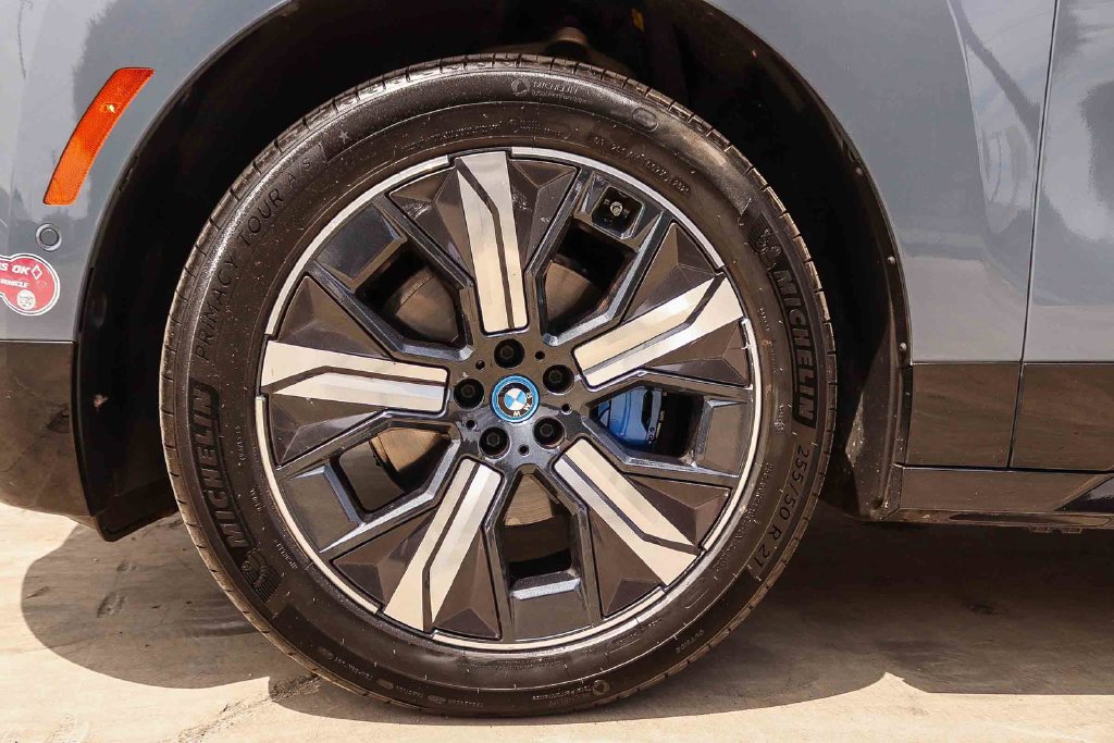 Used 2024 BMW iX xDrive50 w/ Sport Package AWD/4WD image 13