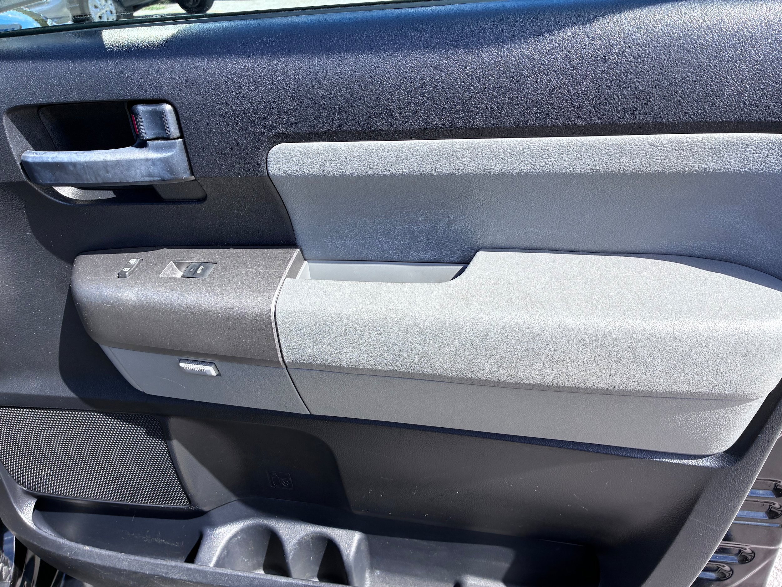 Used 2015 Toyota Sequoia SR5 AWD/4WD image 31
