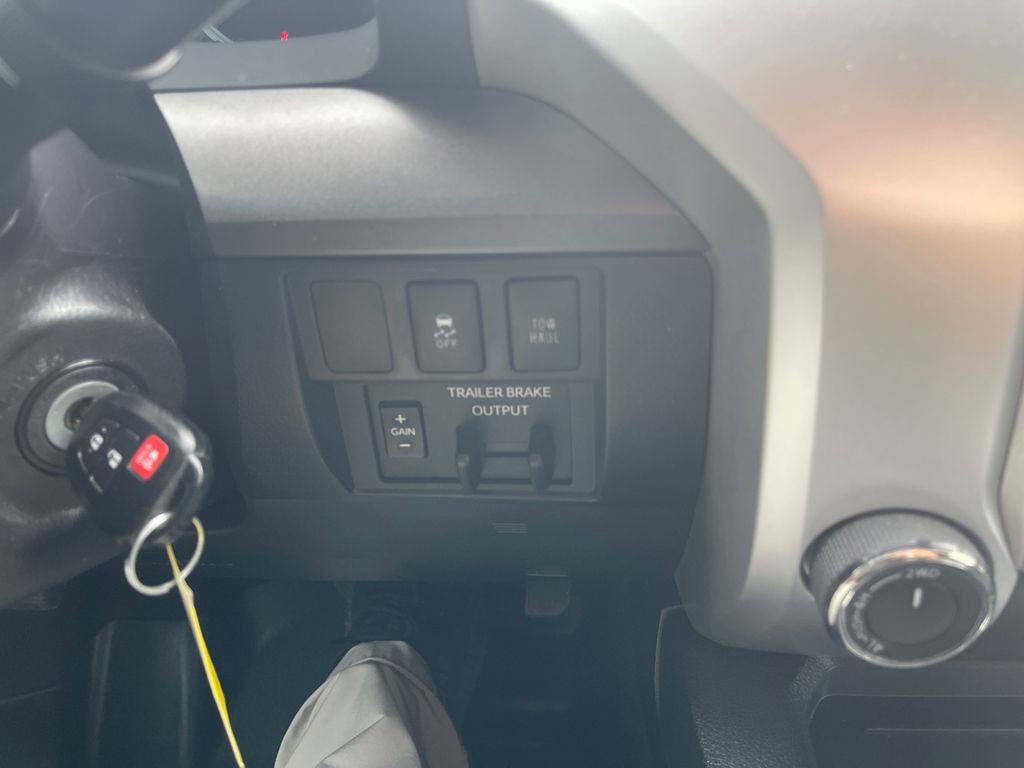 Used 2018 Toyota Tundra SR5 w/ SR5 Upgrade Package image 31