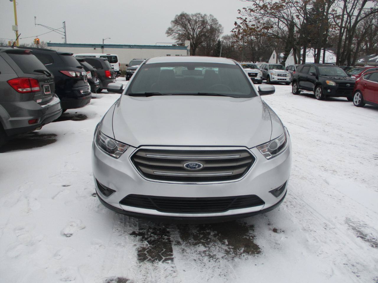 Used 2016 Ford Taurus SEL w/ Equipment Group 201A FWD image 2