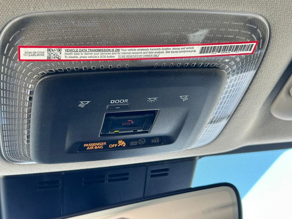 Used 2025 Toyota Prius XLE FWD image 18