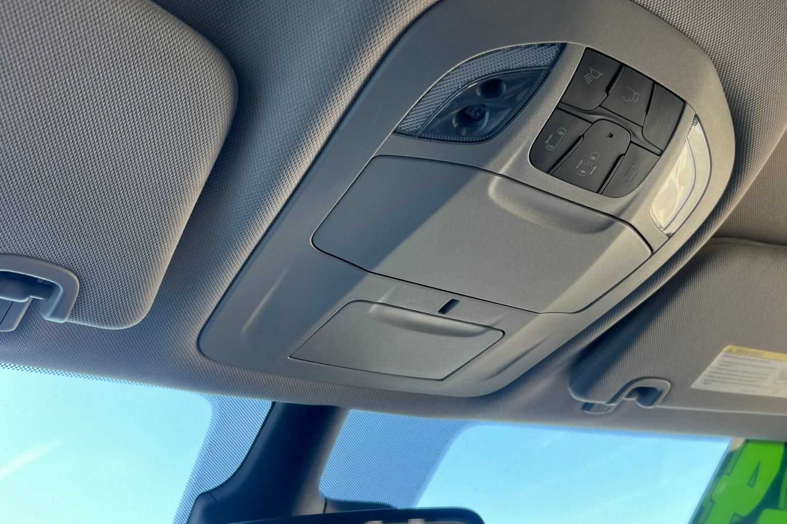 Used 2024 Chrysler Pacifica Limited FWD image 23