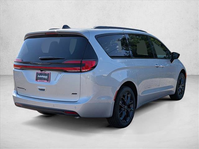 New 2026 Chrysler Pacifica Select w/ S Appearance Package AWD/4WD image 2