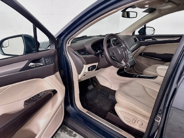 Used 2019 Lincoln MKC Premiere AWD/4WD image 3
