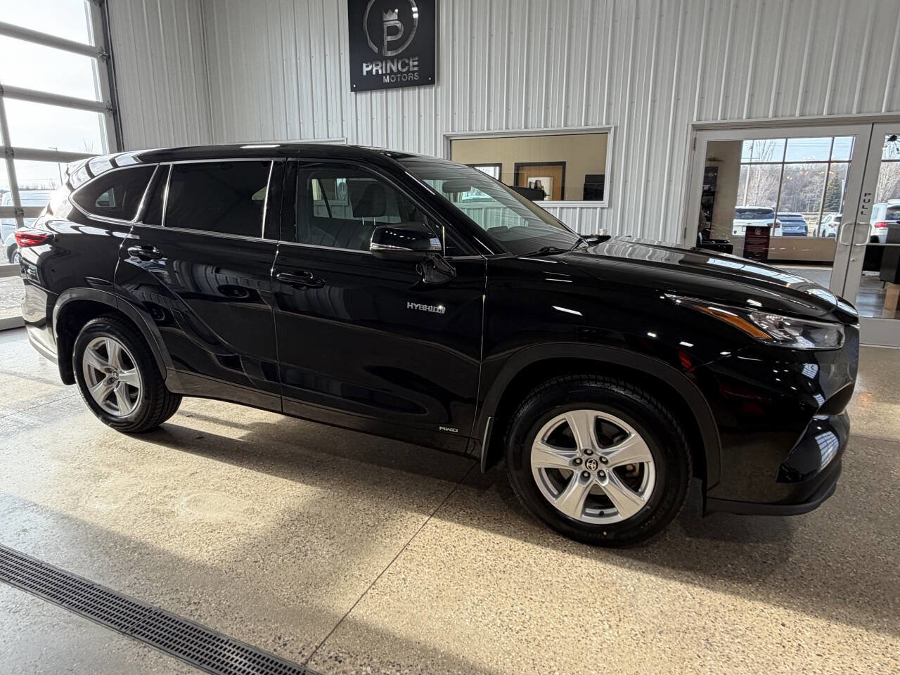 Used 2020 Toyota Highlander LE image 6