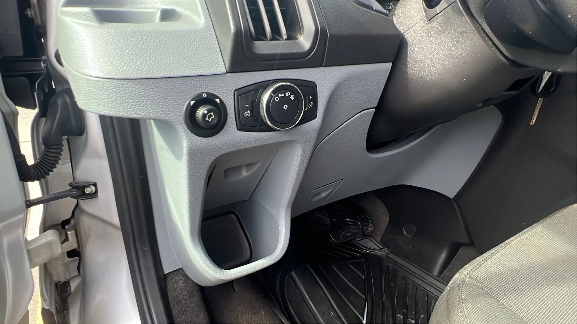 Used 2018 Ford Transit 350 XLT image 25