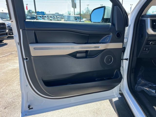 Used 2023 Ford Expedition XLT image 16