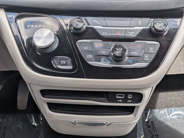 Used 2018 Chrysler Pacifica Touring-L image 27