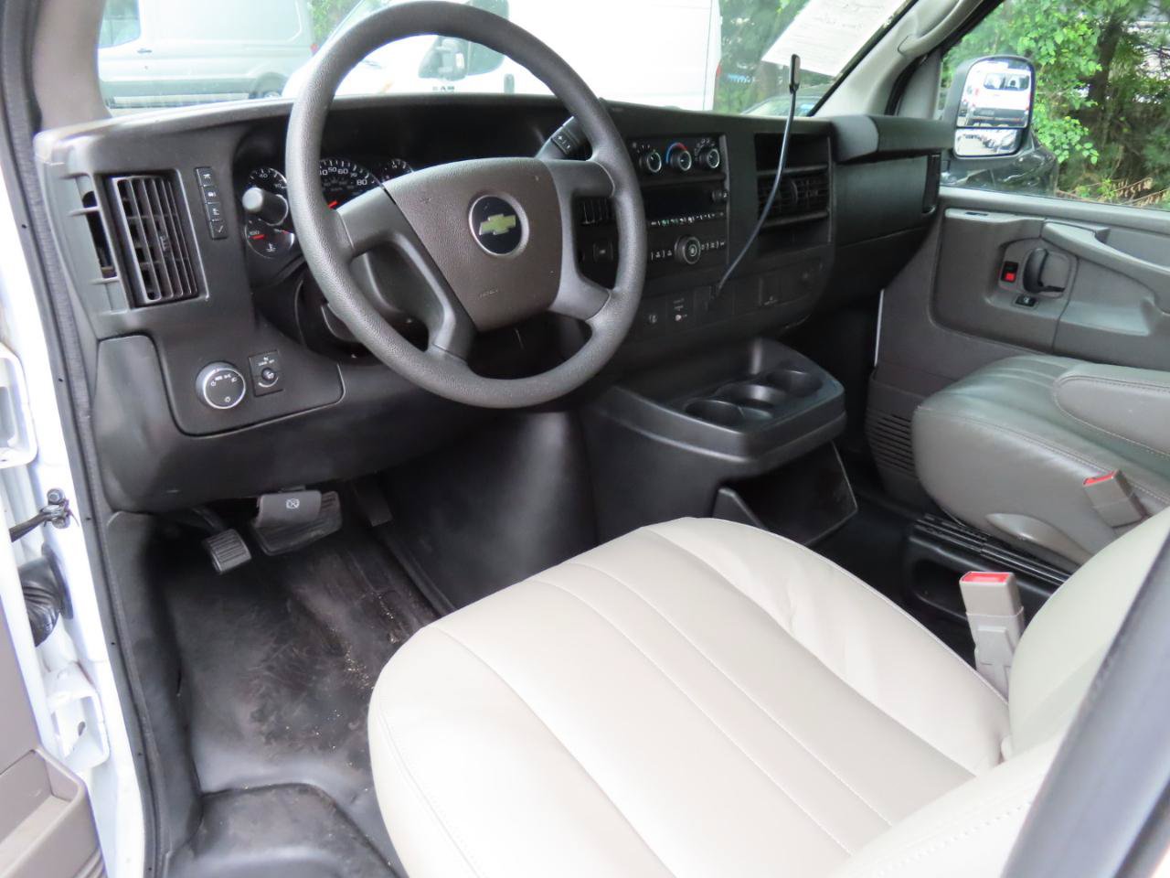 Used 2015 Chevrolet Express 2500 RWD image 5