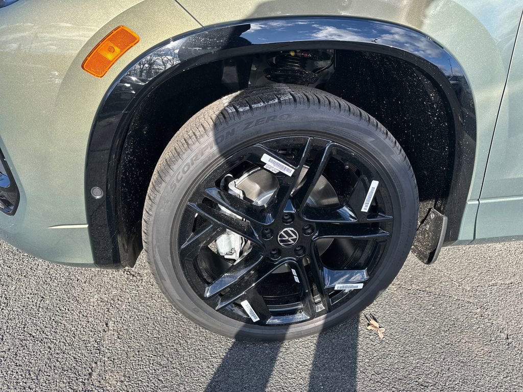 New 2026 Volkswagen Tiguan SE R-Line image 2