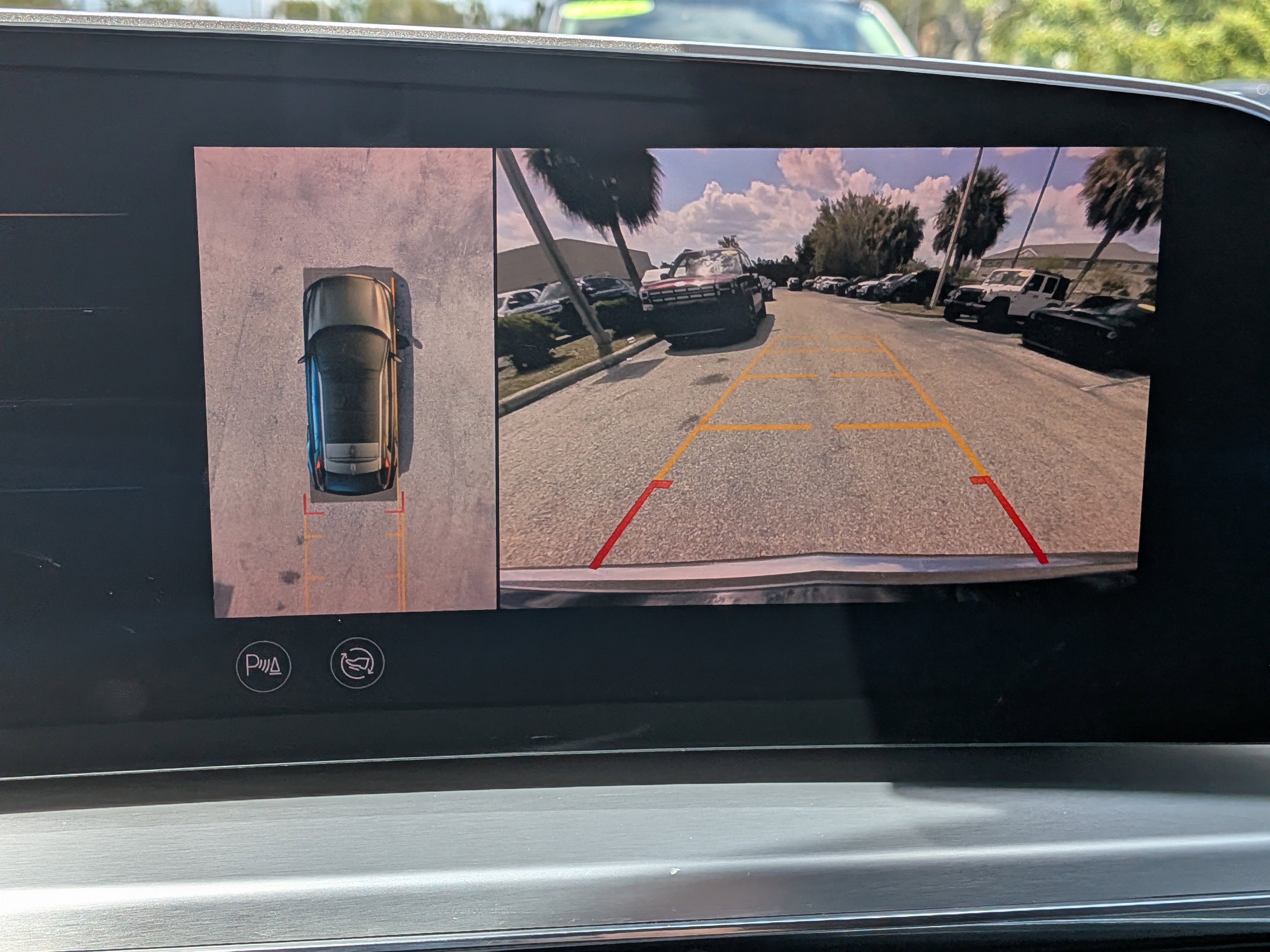 Used 2024 Cadillac Lyriq Luxury w/ LPO, Floor Liner Package image 34