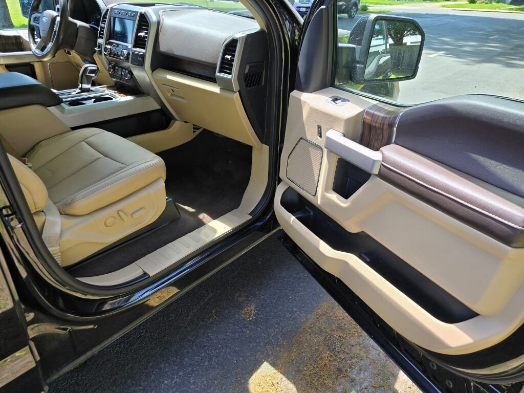 Used 2020 Ford F150 Lariat image 14