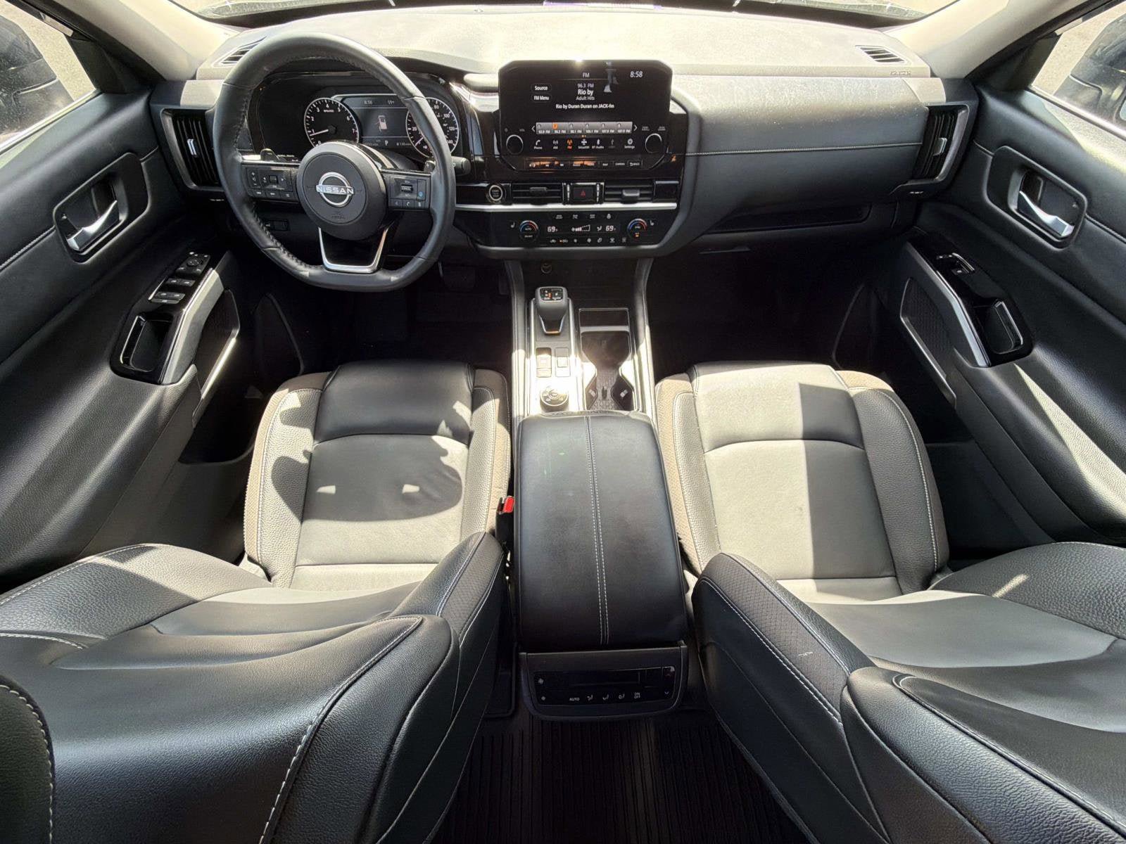 Used 2023 Nissan Pathfinder SL image 2