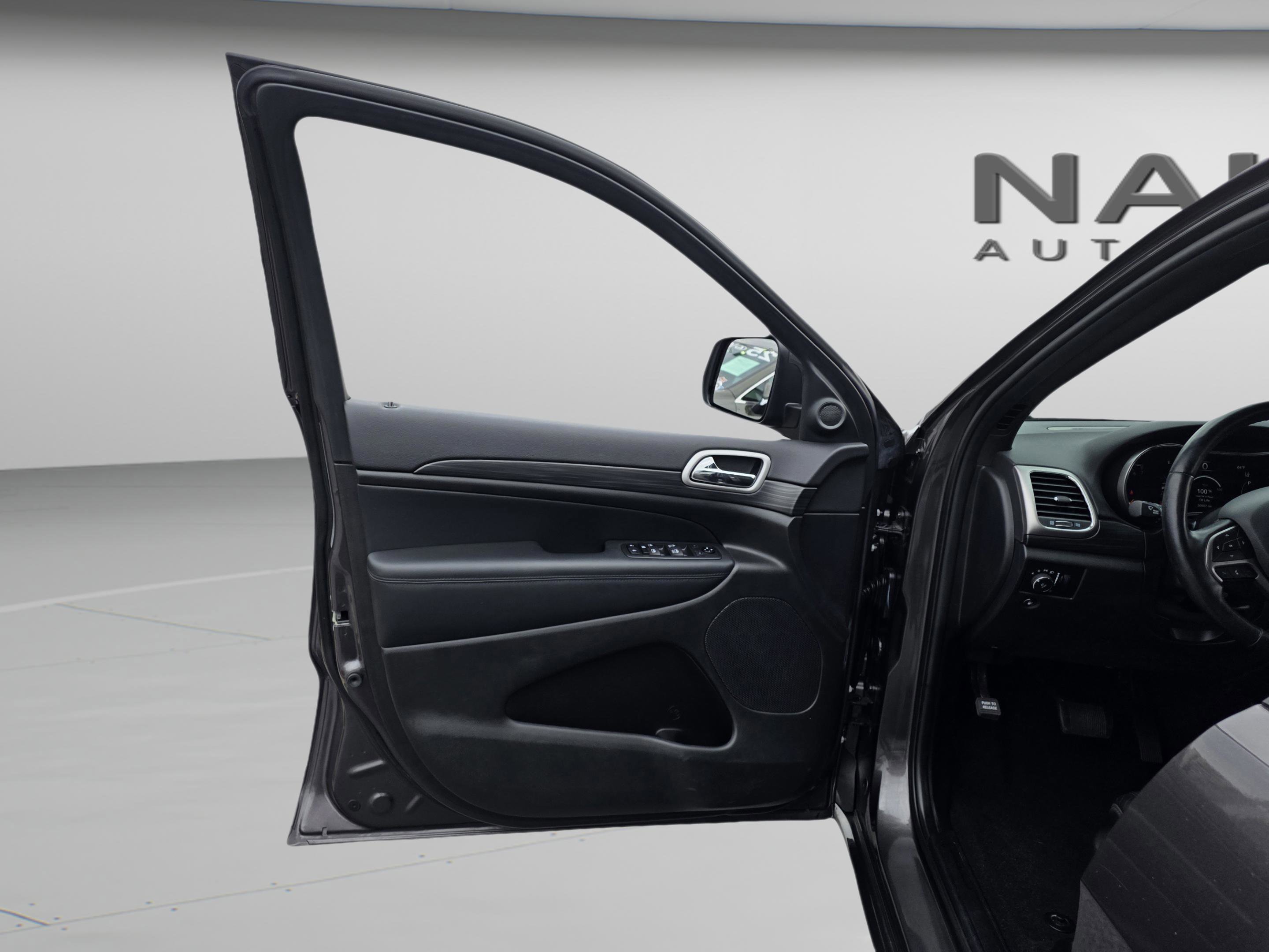 Used 2021 Jeep Grand Cherokee Laredo X image 11