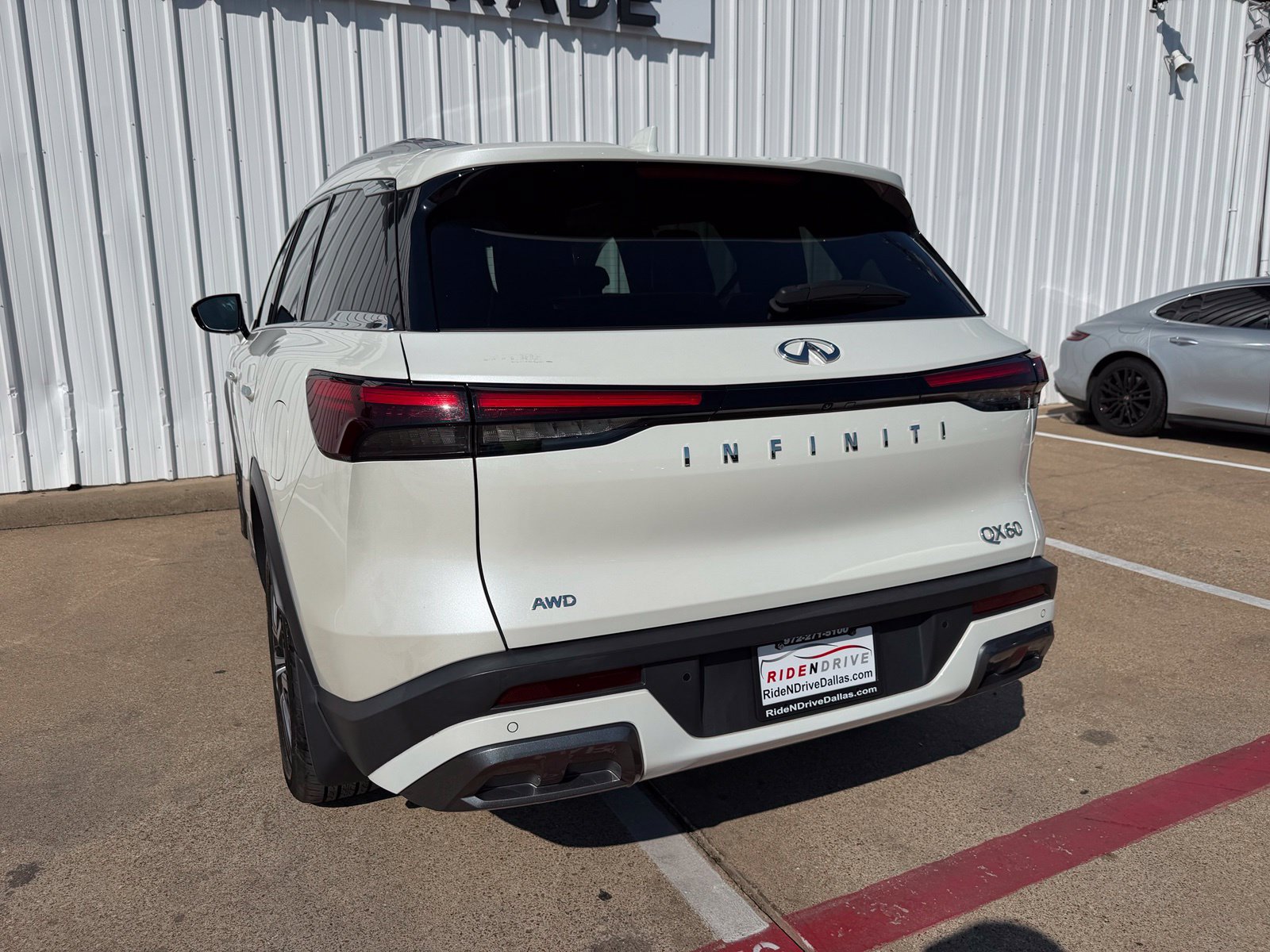 Used 2023 INFINITI QX60 Sensory AWD/4WD image 5