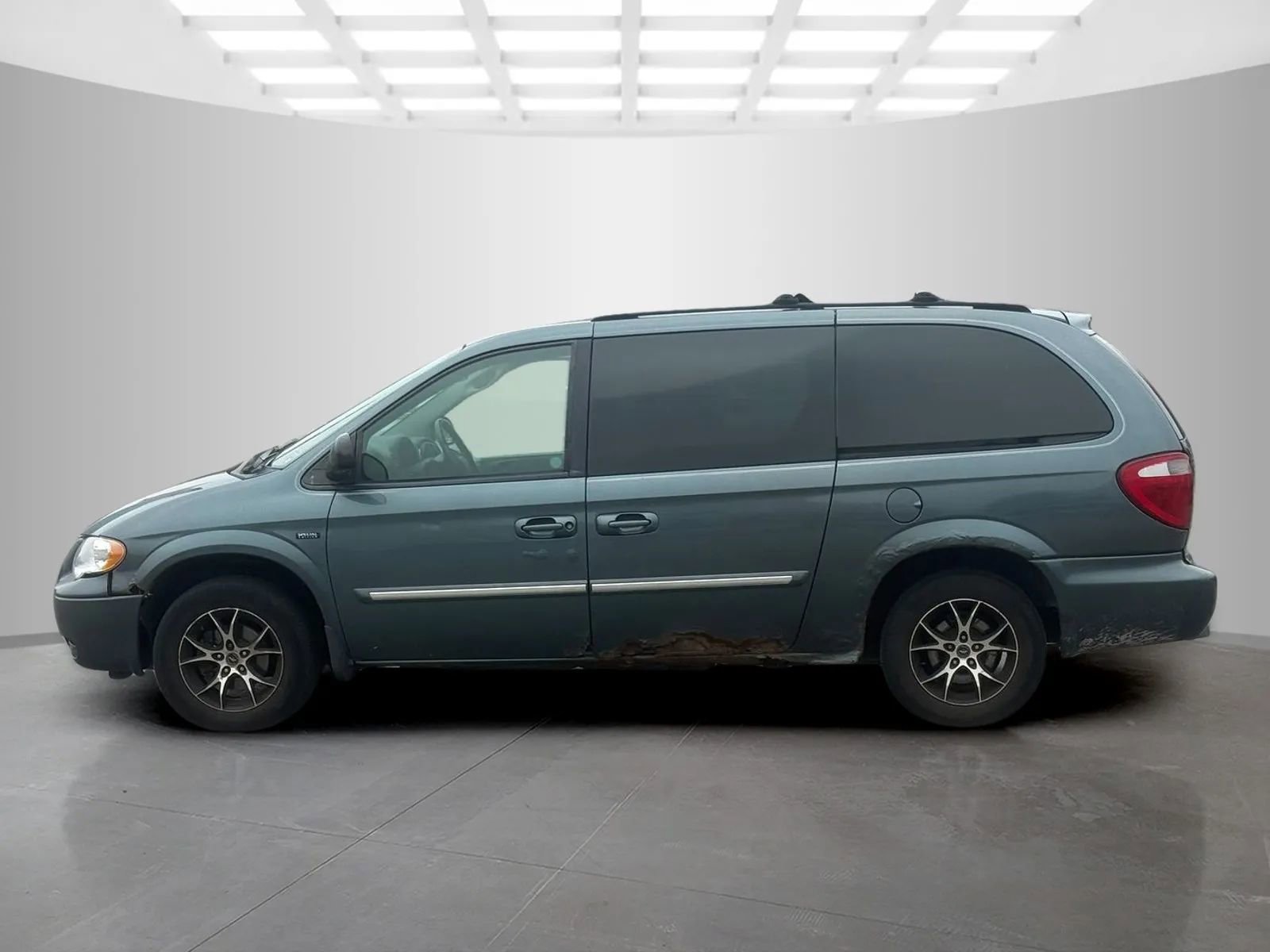 Used 2007 Chrysler Town & Country Touring image 8