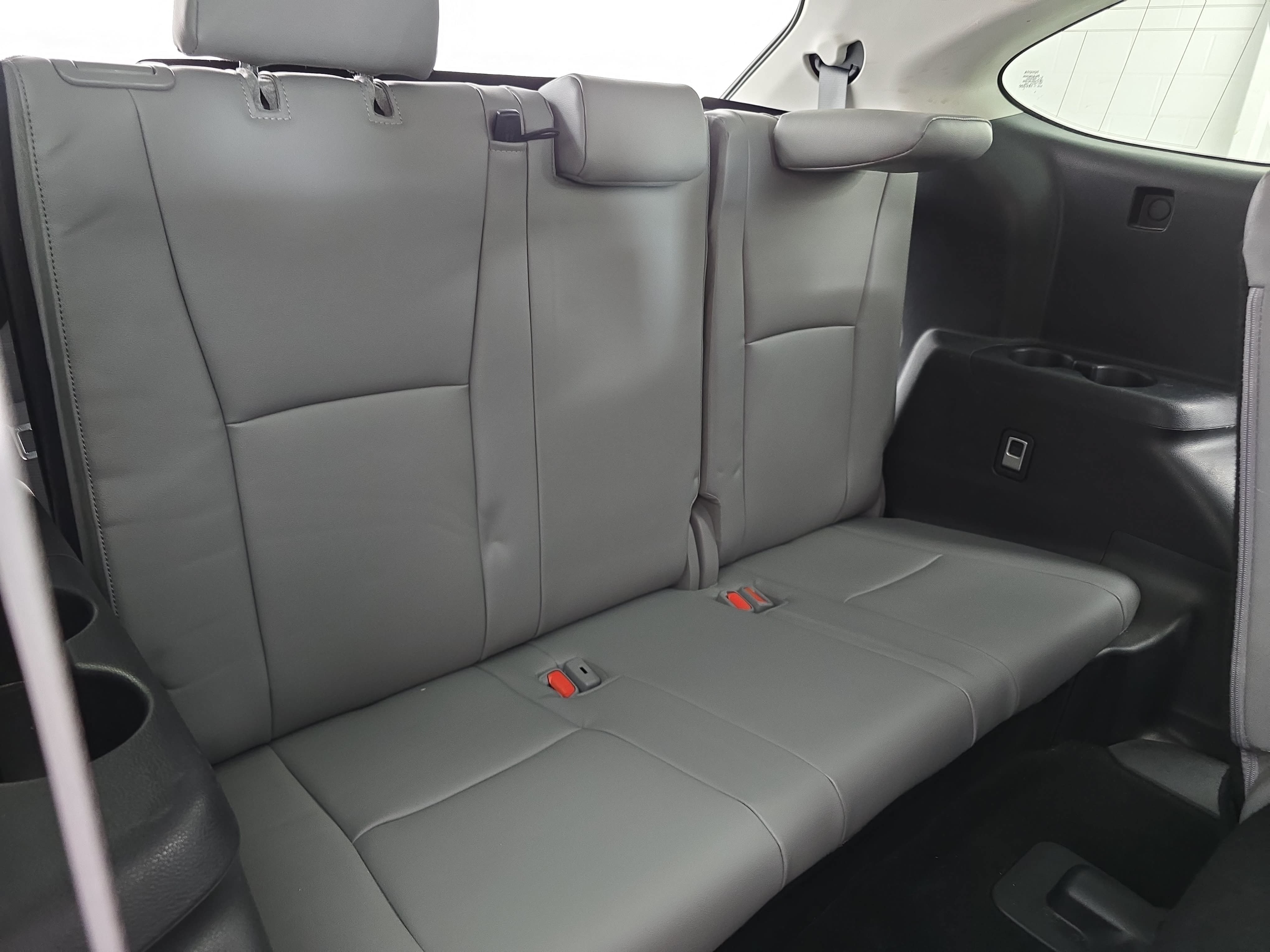 Used 2023 Toyota Highlander Limited FWD image 12