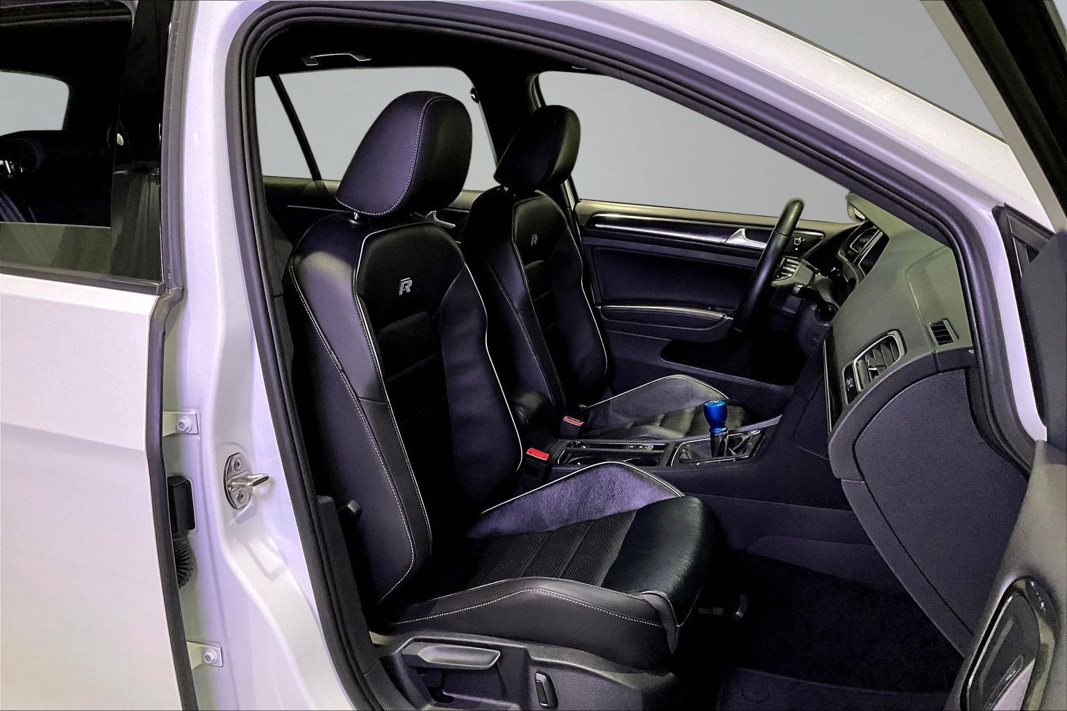 Used 2019 Volkswagen Golf R 4-Door AWD/4WD image 28