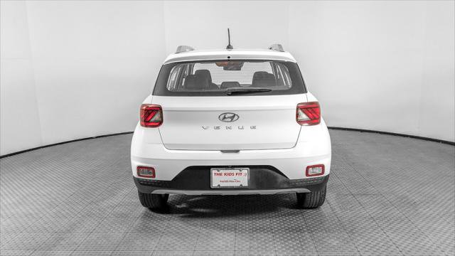 Used 2025 Hyundai Venue SEL FWD image 7