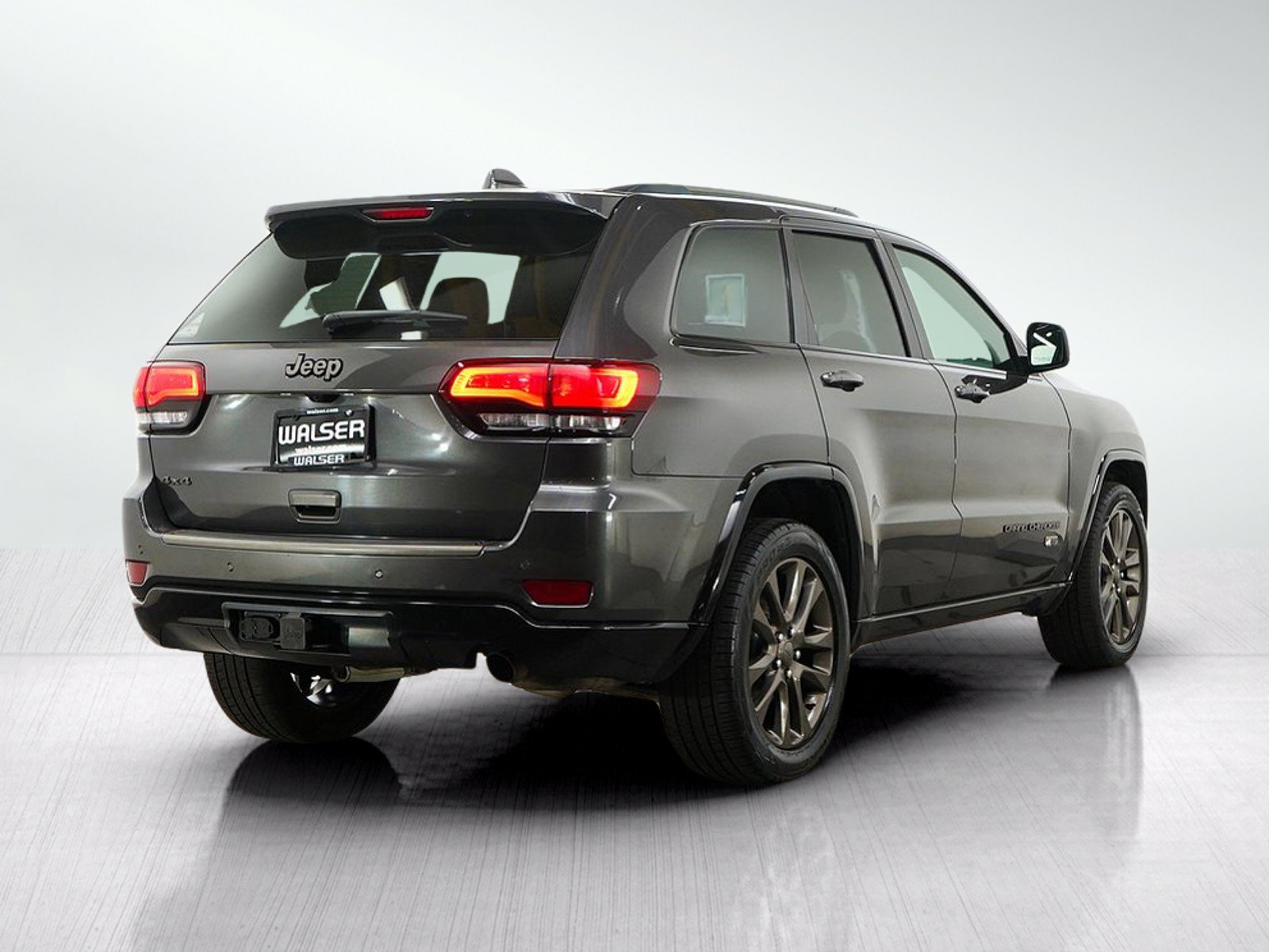 Used 2016 Jeep Grand Cherokee Limited 75th Anniversary AWD/4WD image 5