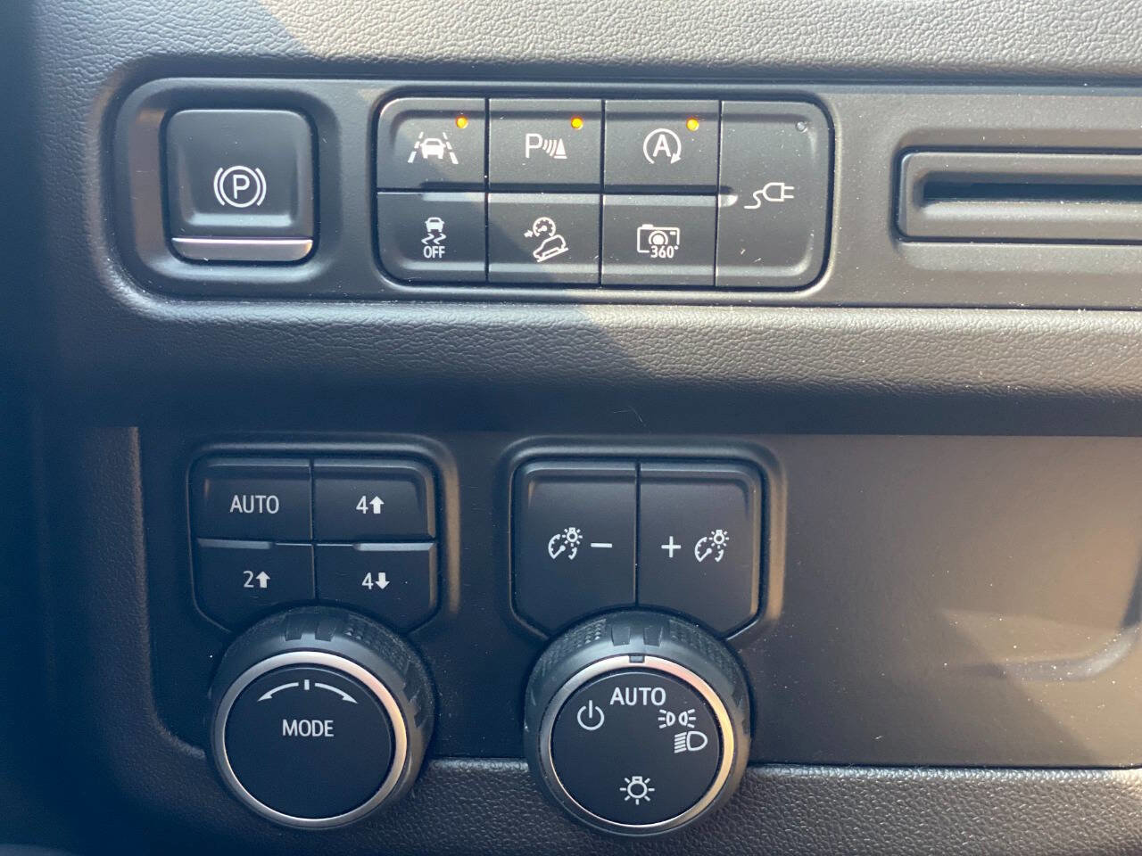 Used 2022 Chevrolet Tahoe Z71 w/ Luxury Package image 15