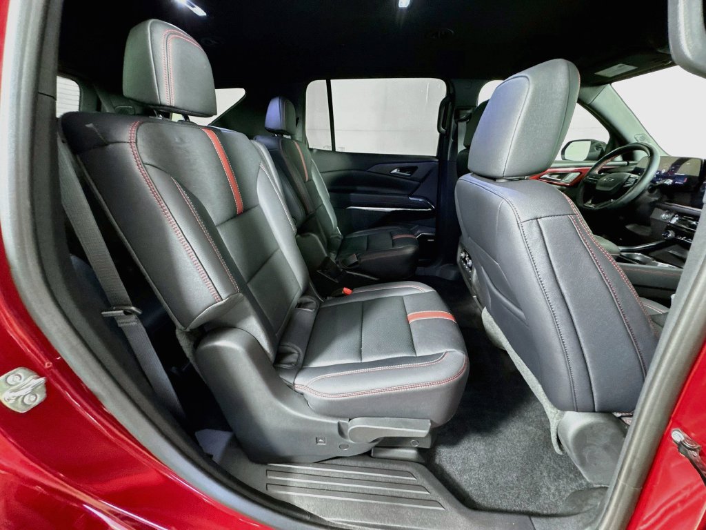 Used 2026 Chevrolet Traverse RS w/ LPO, Floor Liner Package FWD image 36