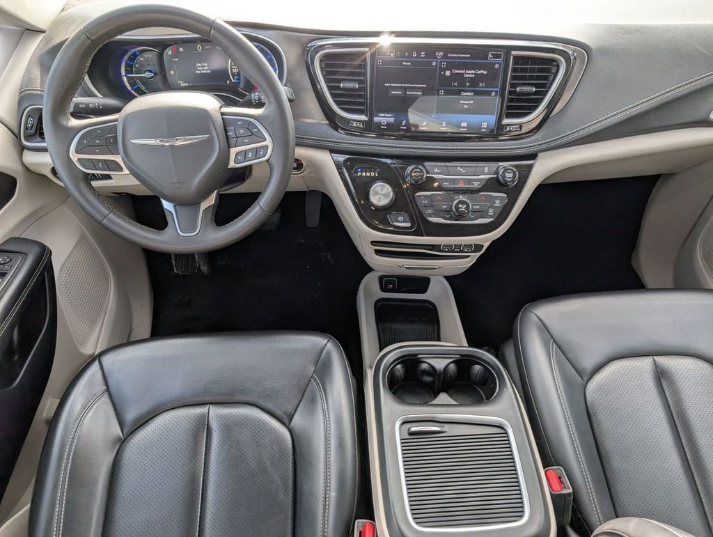 Used 2023 Chrysler Pacifica Touring-L image 41