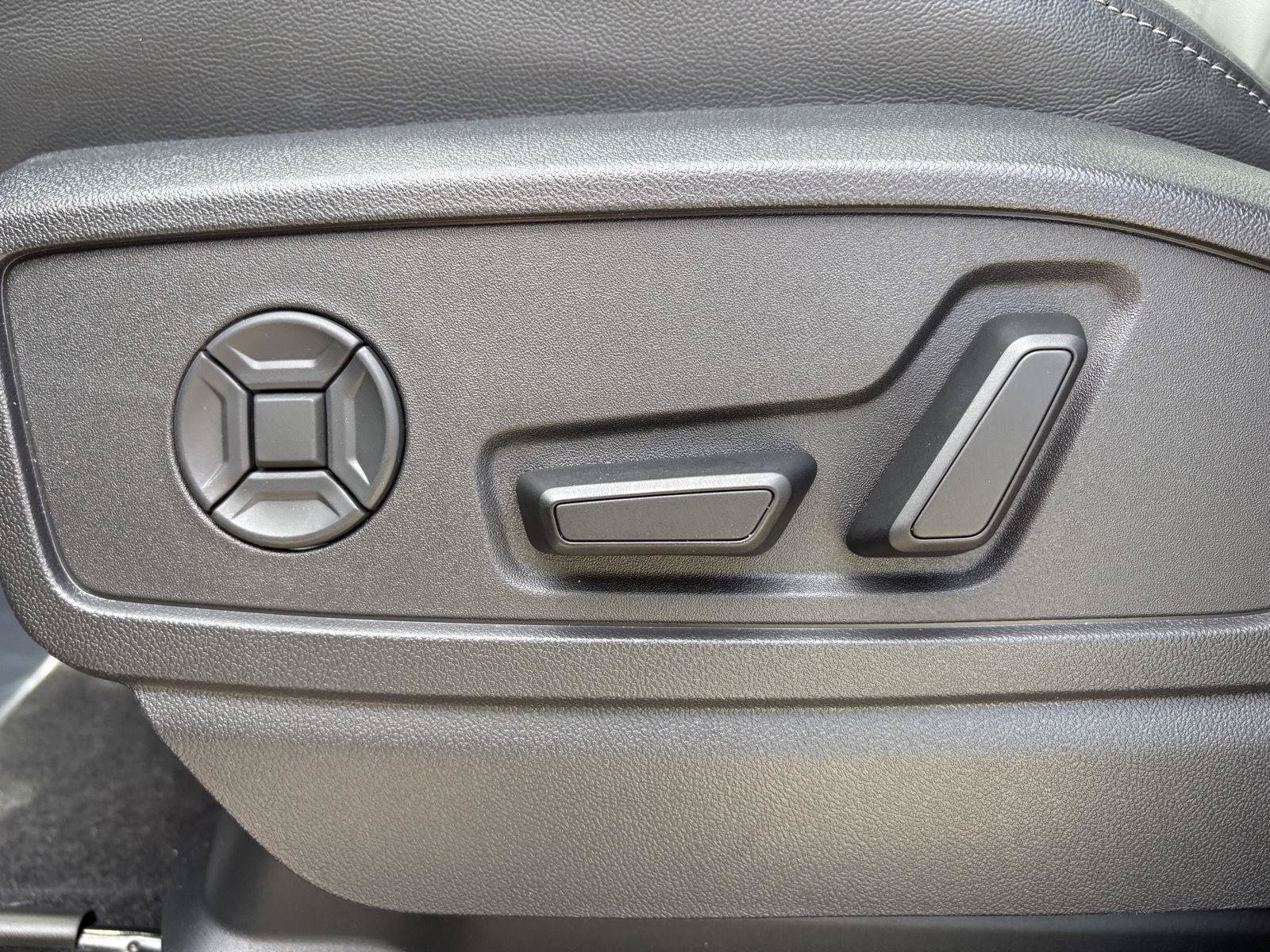 Used 2025 Audi Q5 Premium w/ Convenience Package AWD/4WD image 11