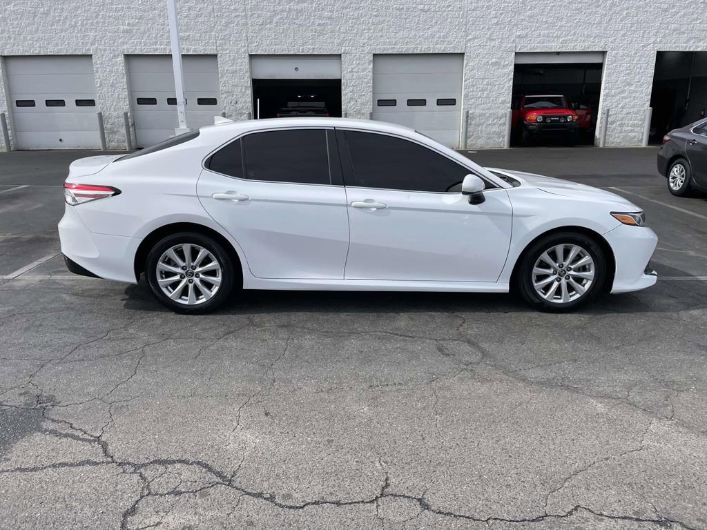 Used 2019 Toyota Camry LE image 10