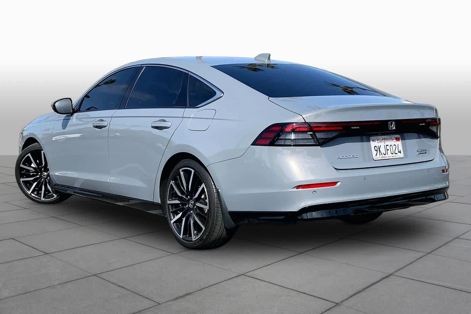 Used 2024 Honda Accord Touring image 11